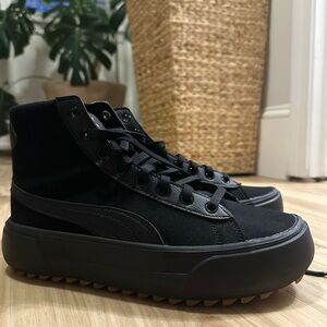 NWOT Puma women’s size 10 Black High-Top platform soft sole Sneakers